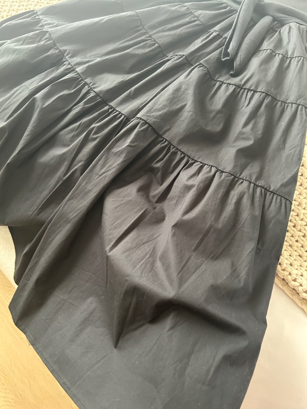 Sleeveless Black Tiered V‑Neck Dress with Waist Tie - Picture 3 of 4